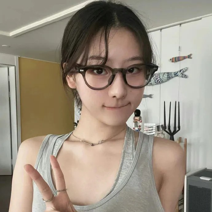 穿黑衣的女孩